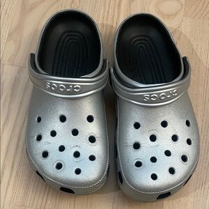 CROCS Kids Metallic Silver Clogs